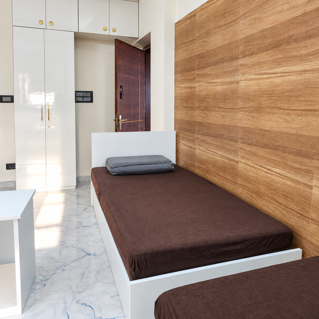 Four Sharing — shared accommodation detail