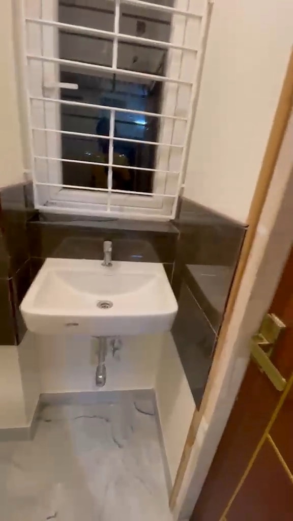 Triple sharing — wash basin with window